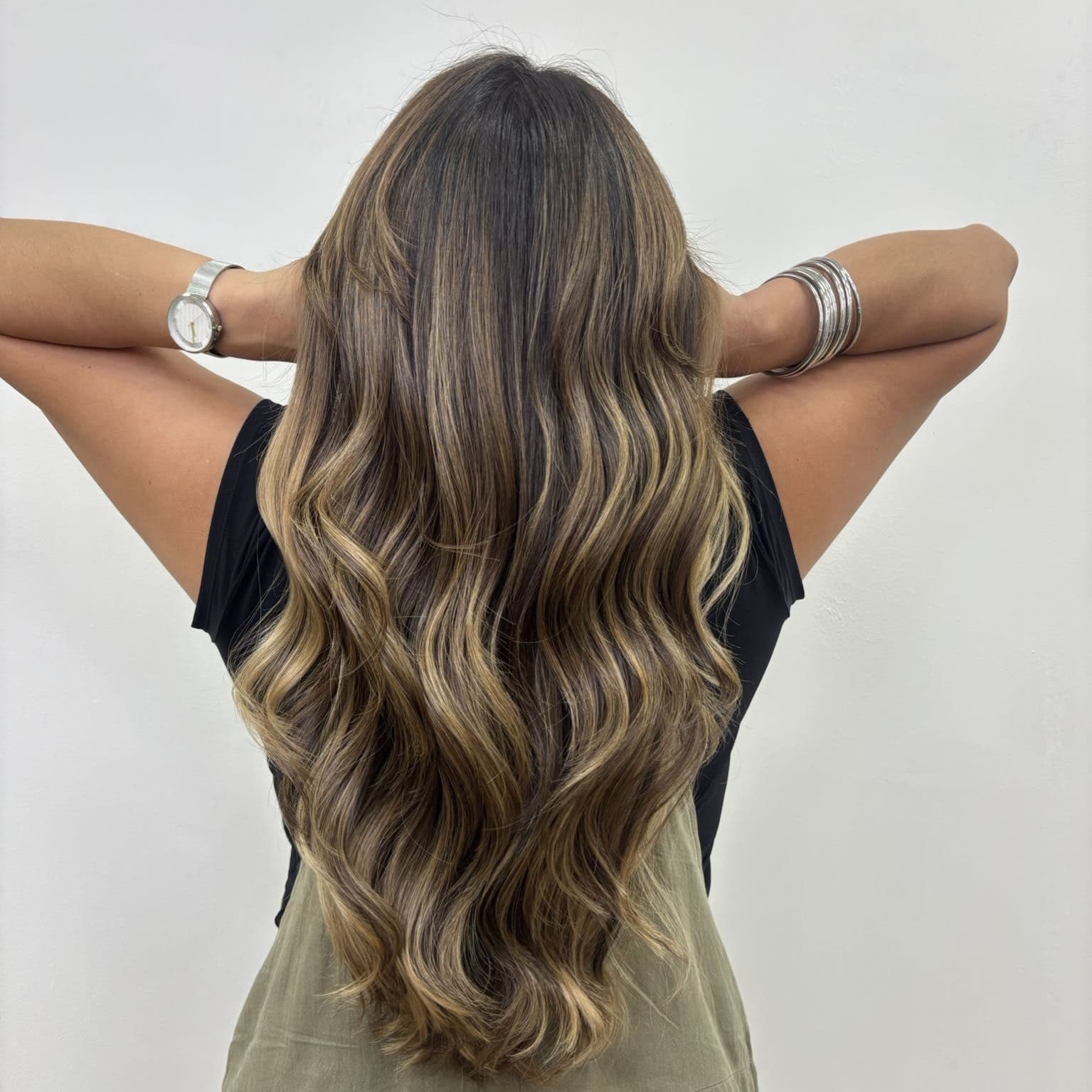 Balayage en melena larga visto desde atrás